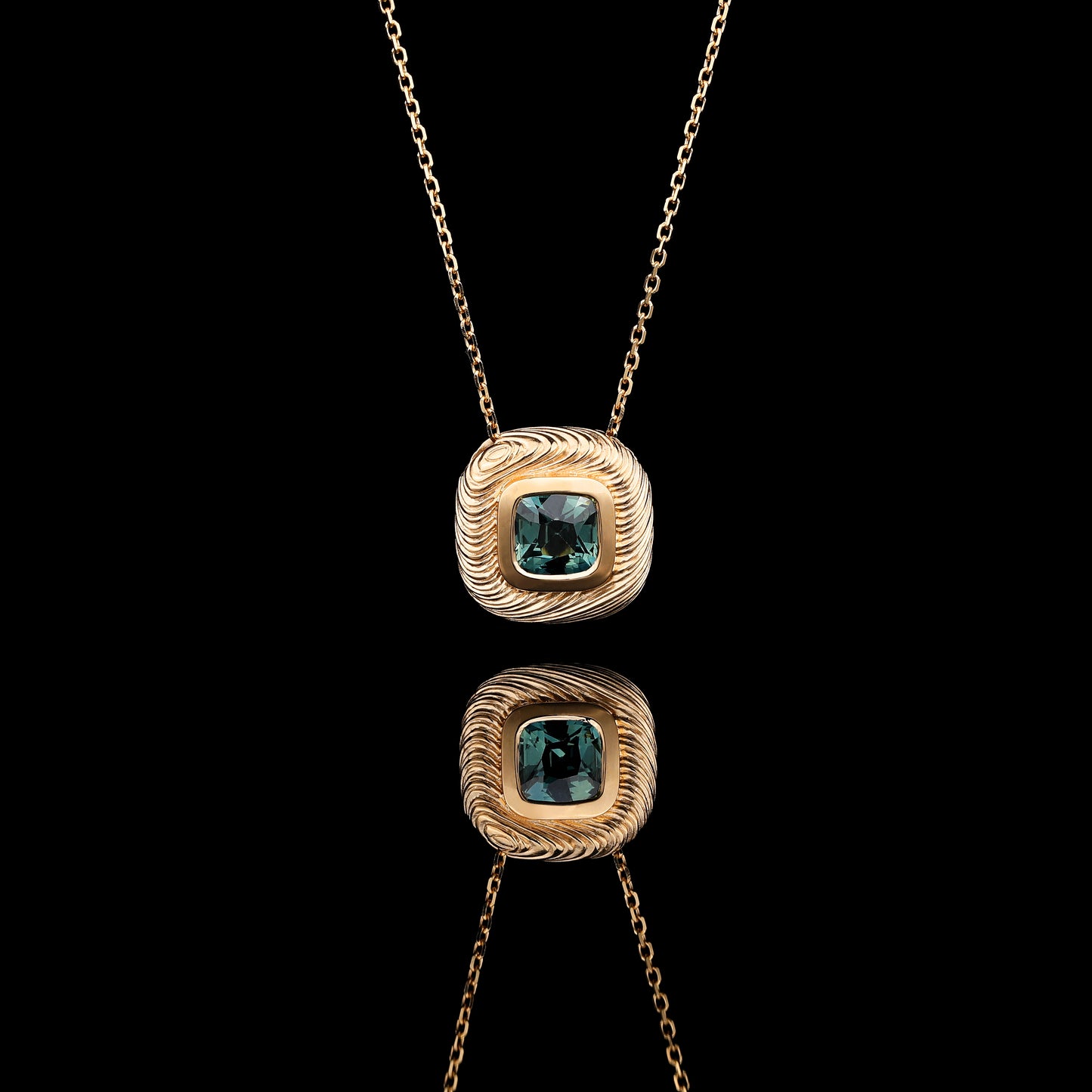 Natural Green Sapphire Necklace in 18K Yellow Gold