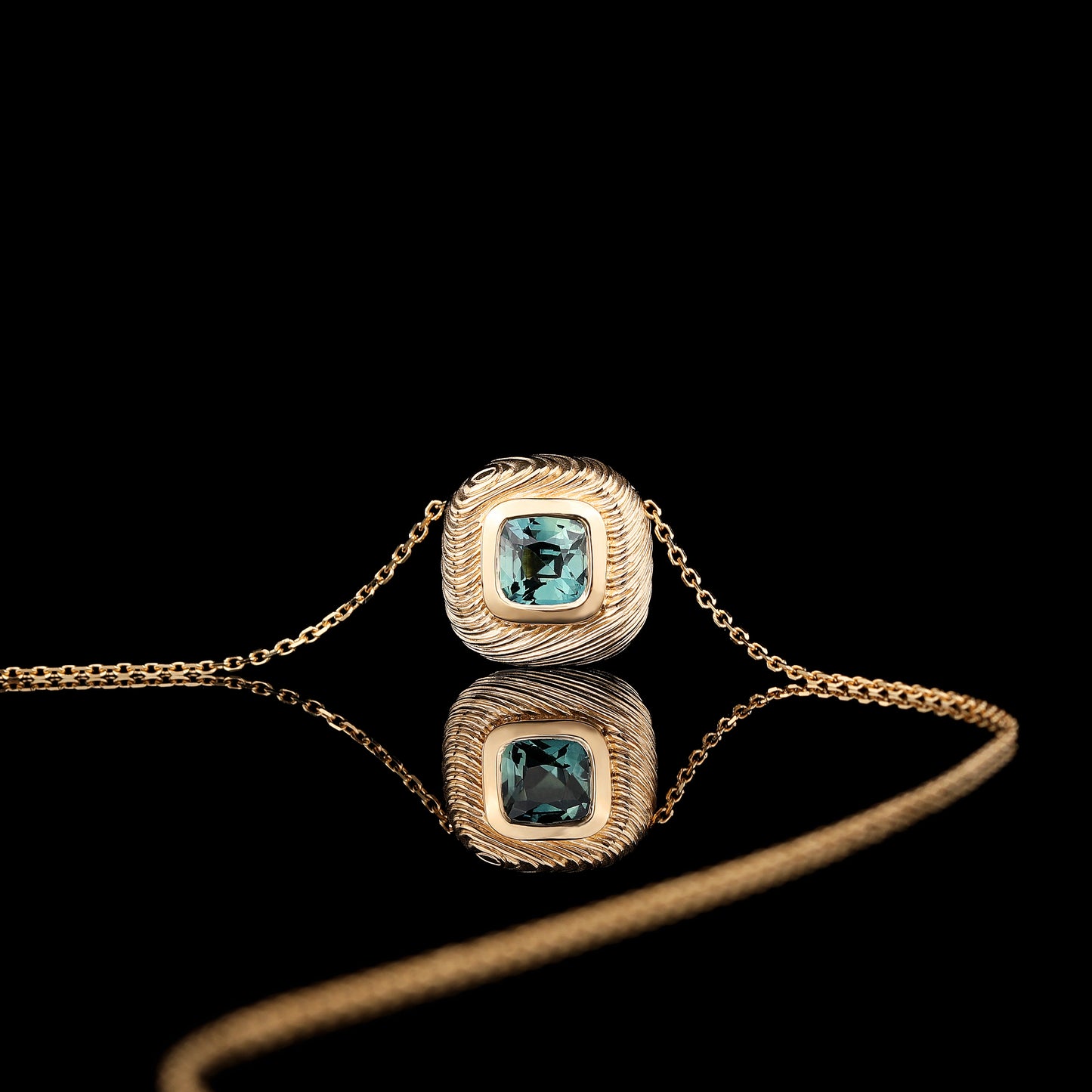 Natural Green Sapphire Necklace in 18K Yellow Gold