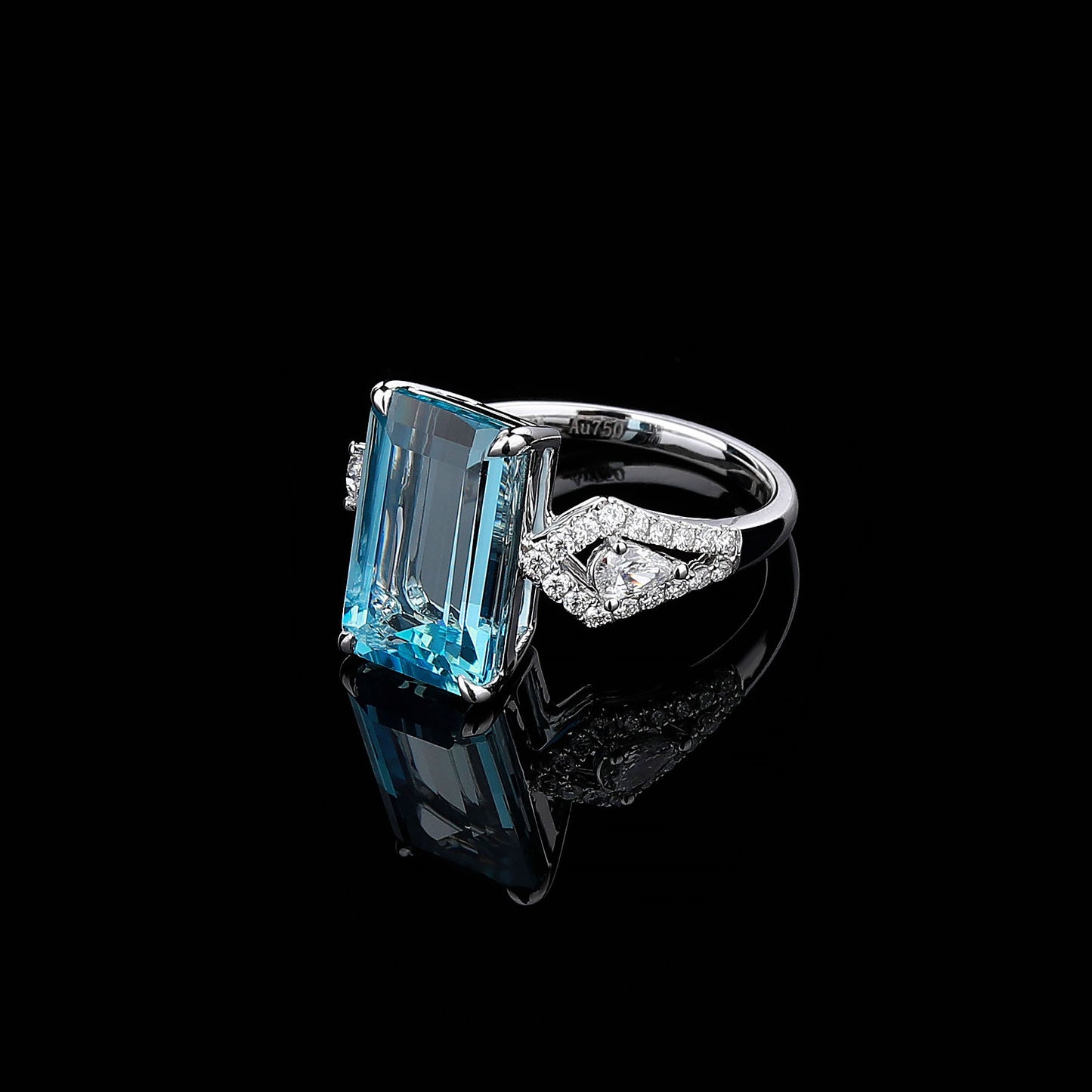 Exceptional Santa Maria Aquamarine Diamond Ring in 18K White Gold