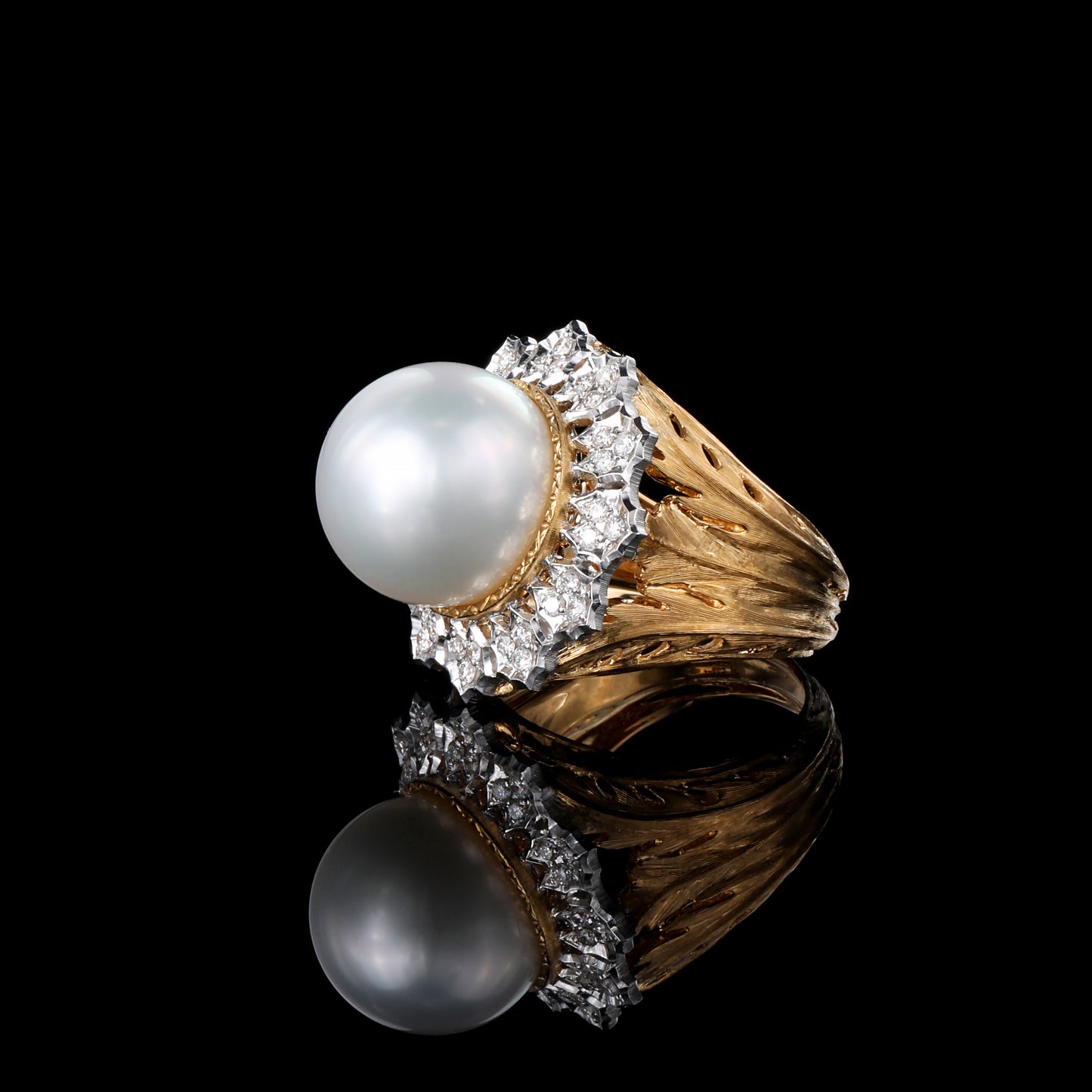 White South Sea Cultured Pearl Diamond Ring in 18K Yellow Gold