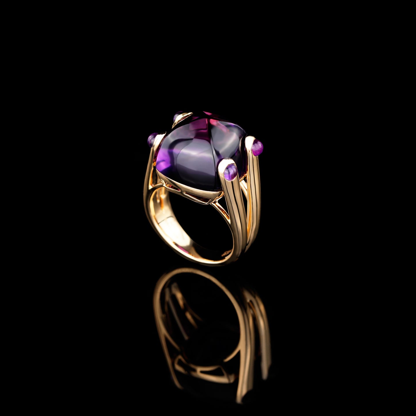 Sugarloaf Cut Amethyst Ring in 18K Yellow Gold