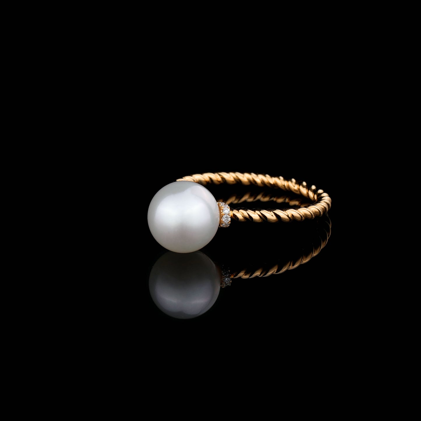 8.5mm Single Akoya Cultured Pearl Diamond Ring in 18K Yellow Gold