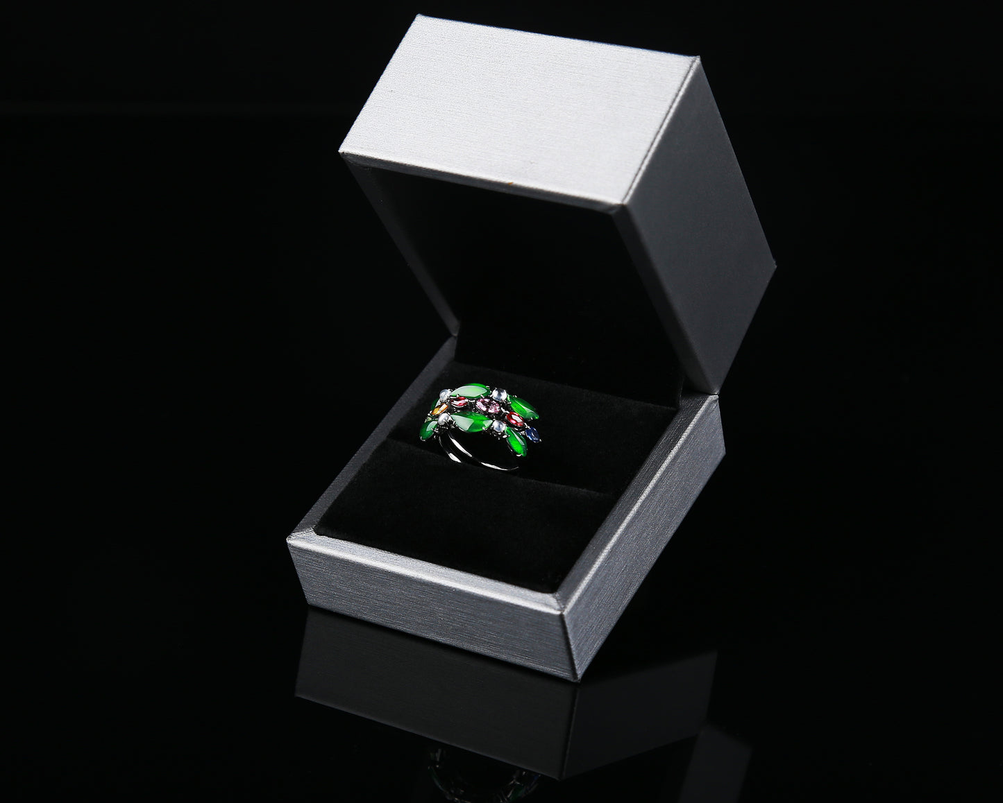 Natural Imperial Green Grade ’A‘ Jadeite Jade Cocktail Ring in 18K Black Gold